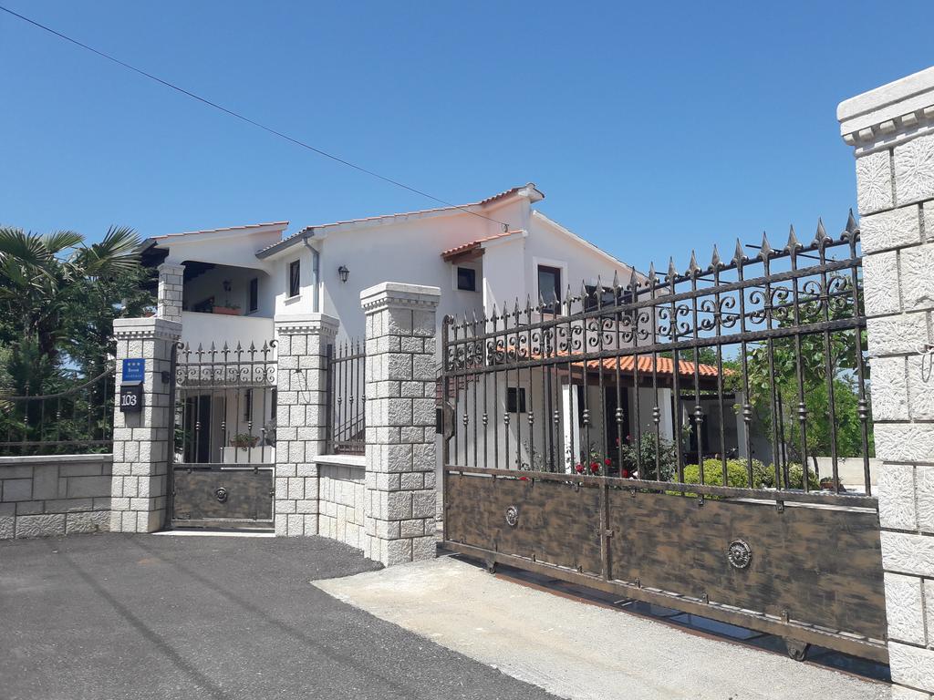 Apartments Angela Žbandaj Εξωτερικό φωτογραφία